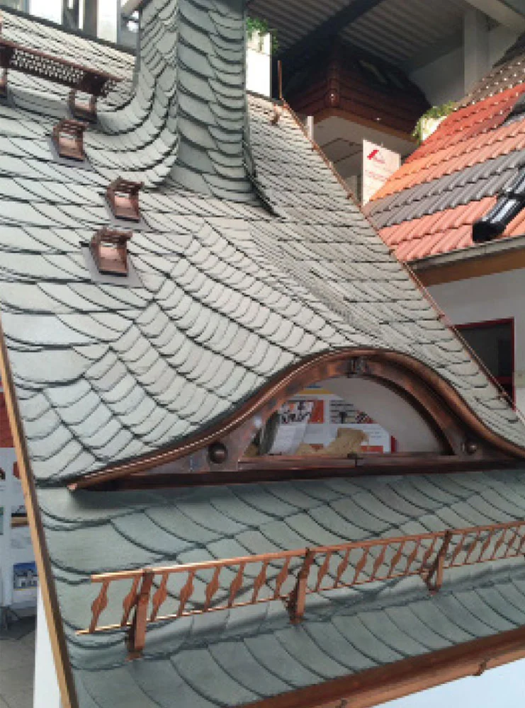 Dacharbeiten an einem Wohnhaus