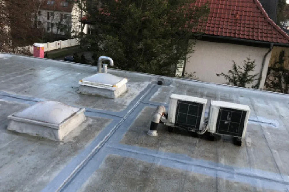 Detail einer nahtlosen Flachdachabdichtung